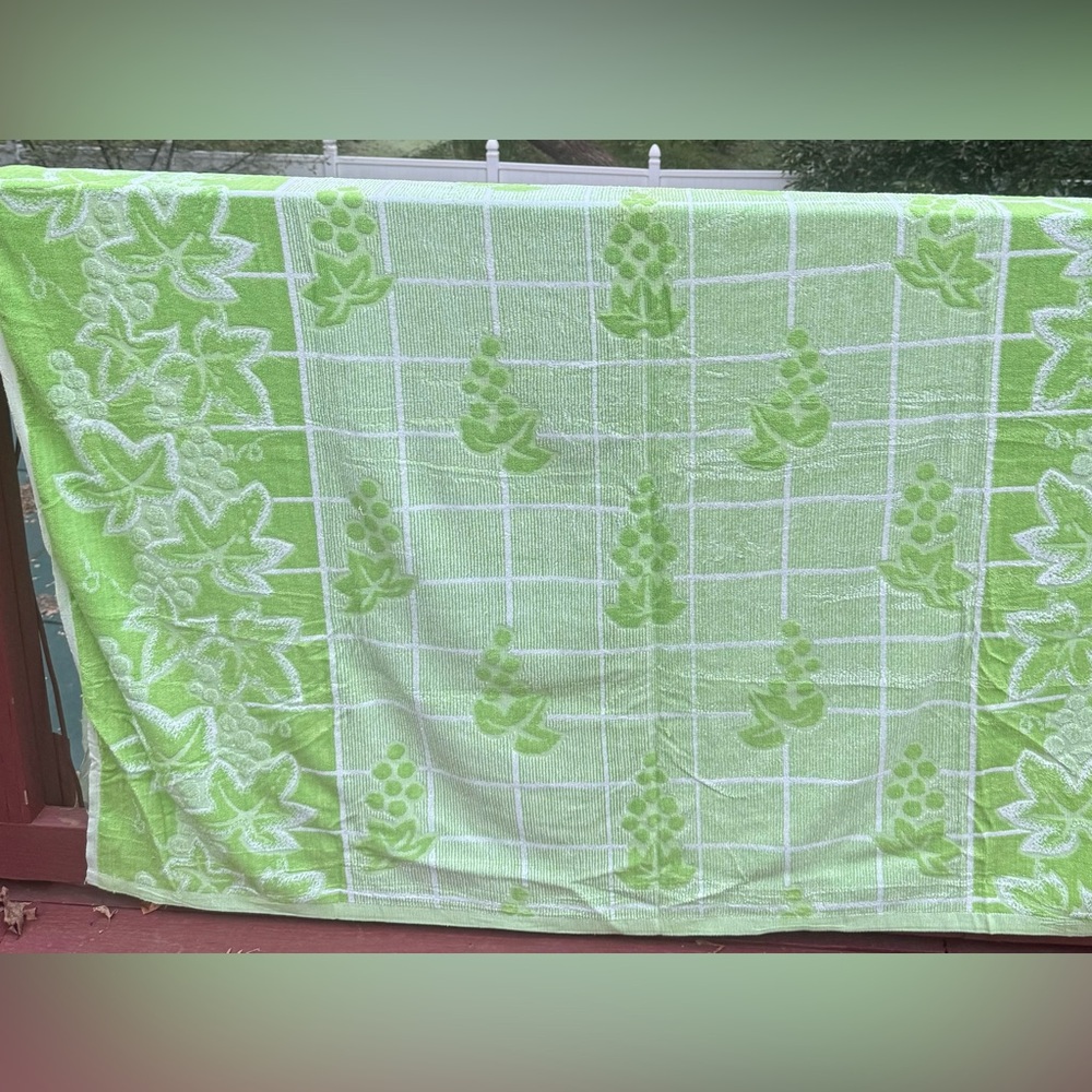 Vintage New Green White Grape Vine Cotton Terry Bath Sheet/Throw/Beach Towel